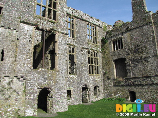 SX03230 Carew castle Long Gallery from courtyard